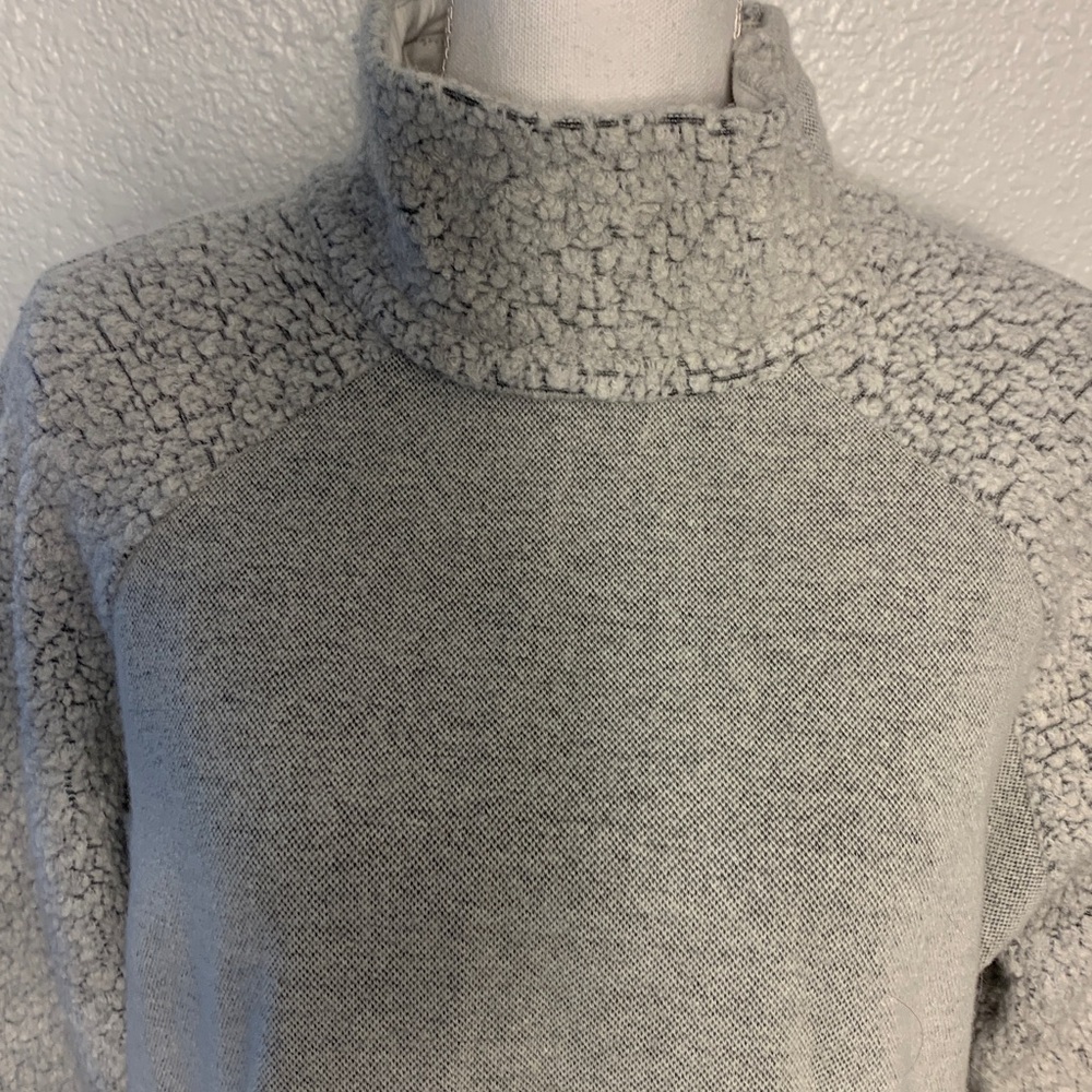 Prana women’s medium Gray Textured Turtleneck Sweater/sweatshirt - Picture 3 of 11